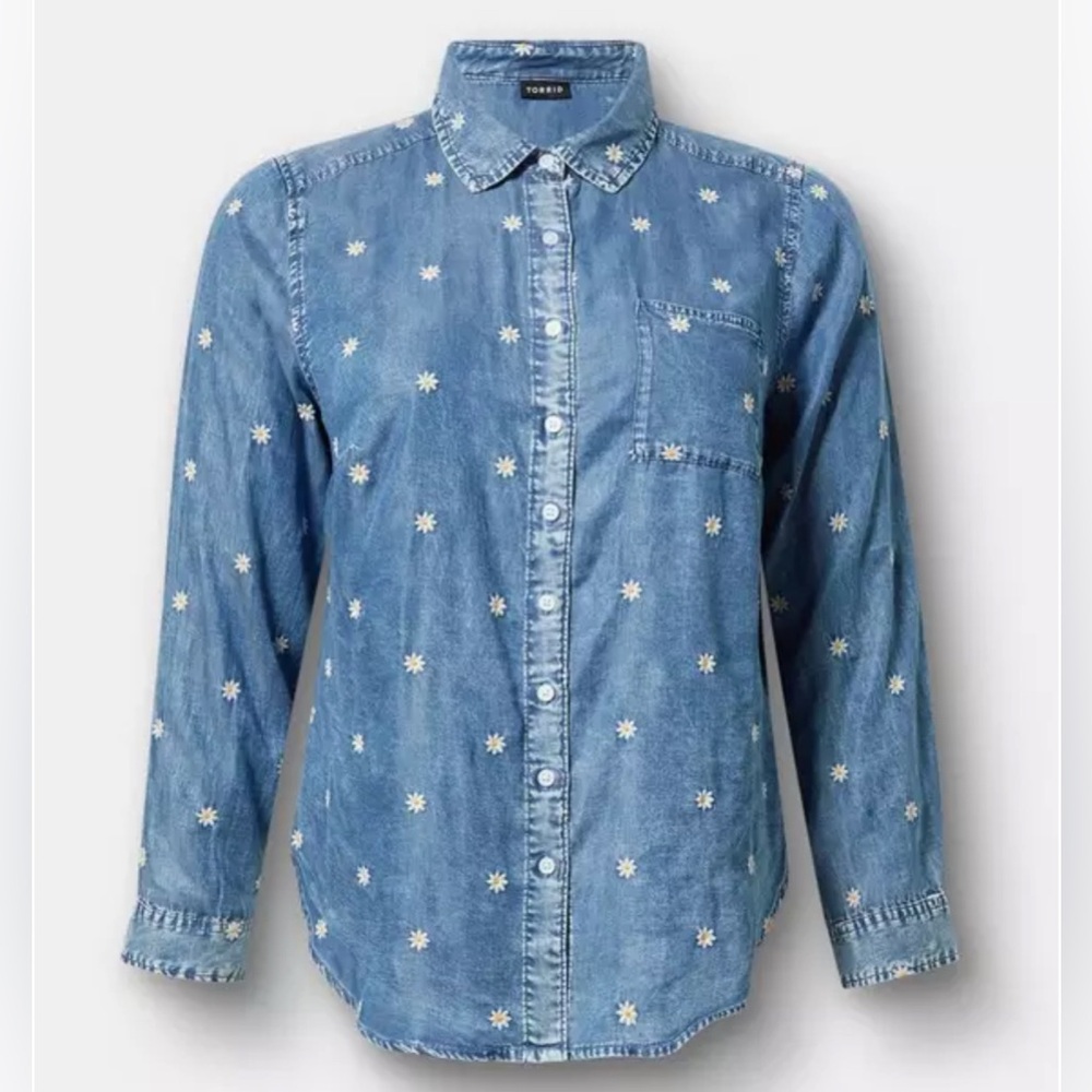 #x401 - Torrid Lizzie Tencel Daisy Embroidered Blue Wash Denim Look Shirt Blouse